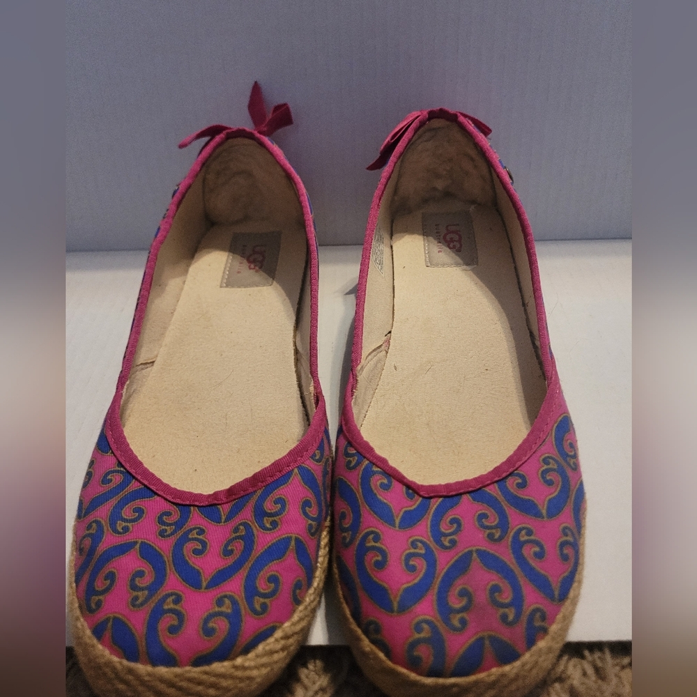 PINK/BLUE SLIP ON UGG SPRING SHOES WITH BOWS WOMENS SZ 9 EUC